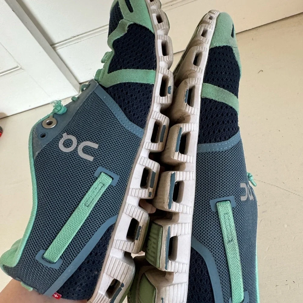 On Cloud women’s mint teal blue running‎ shoes size 7